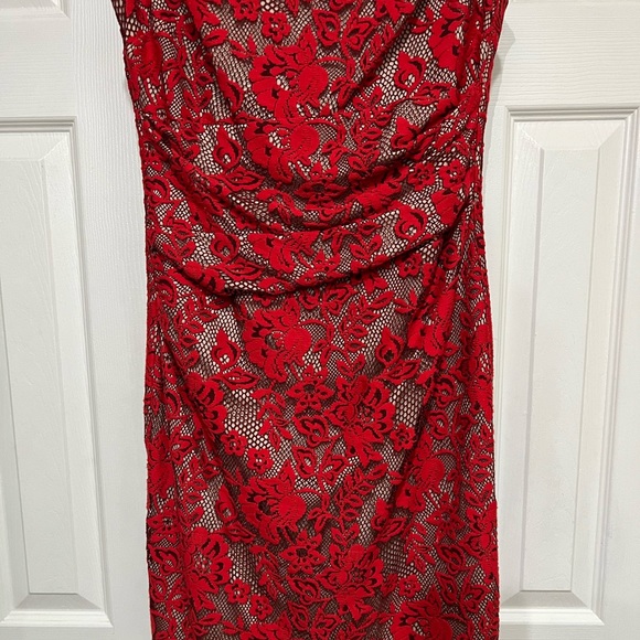 KAY UNGER RED FLORAL LACE ILLUSION RUCHED COCKTAIL DRESS - Picture 4 of 13